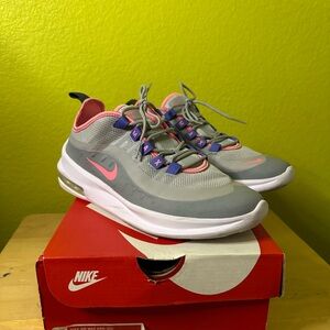Nike Air Max Axis (GS) Light Smoke Grey/Sunset Pulse Shoes in Size 6.5Y (Youth)